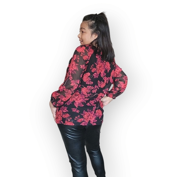 Elegant Floral Women's Blouse in Black and Red - Picture 4 of 6